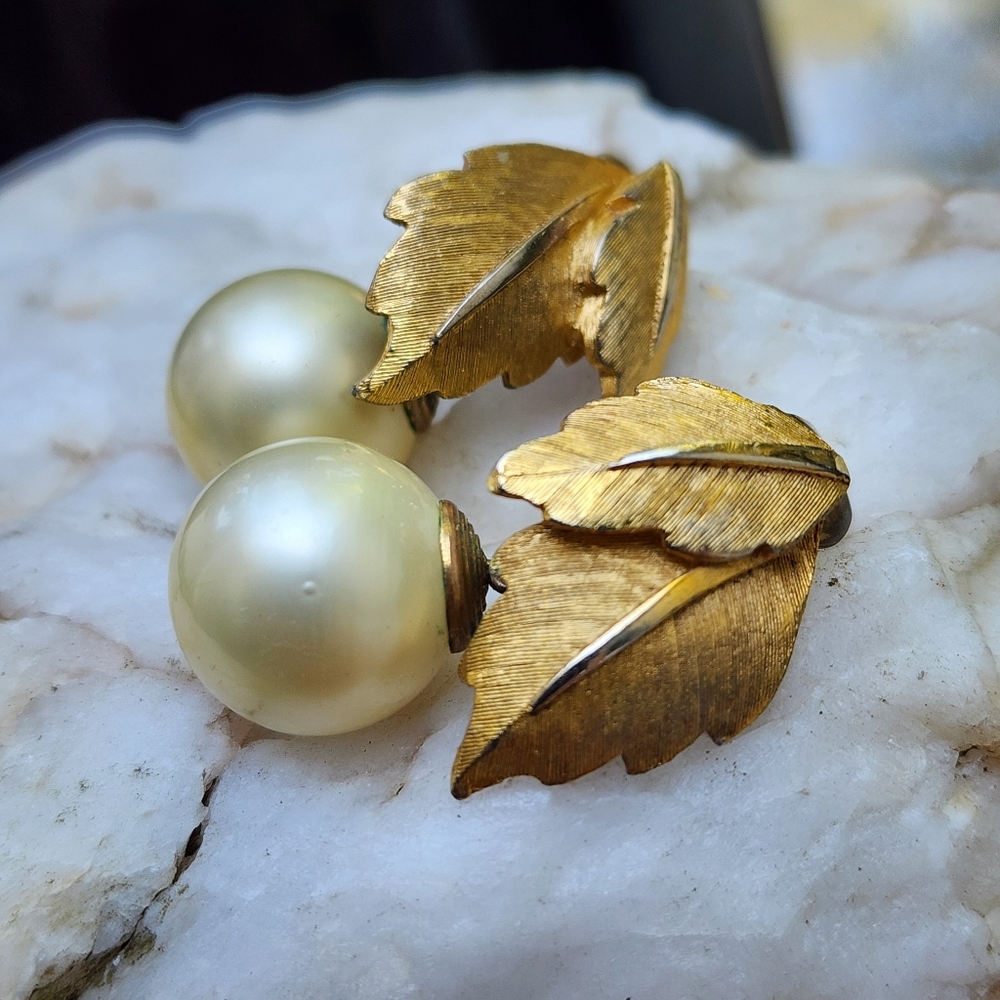 Gold Leaf Vintage Neiman Marcus Jewelry Large Pearl Designer Clip Earrings